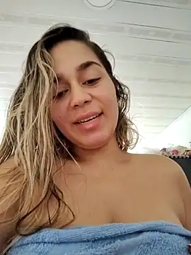Snapshot of LaurenWelly_ chatting on February 23, 1:21 pm LaurenWelly online show from February 23, 1:21 pm