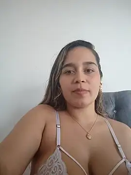 Snapshot of LaurenWelly_ chatting on February 23, 9:26 pm LaurenWelly online show from February 23, 9:26 pm