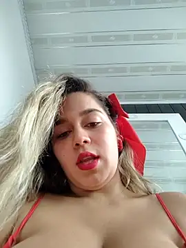 Snapshot of LaurenWelly_ chatting on February 27, 8:42 pm LaurenWelly online show from February 27, 8:42 pm