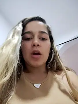 Snapshot of LaurenWelly_ chatting on March 1, 8:53 pm LaurenWelly online show from March 1, 8:53 pm