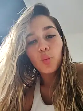Snapshot of LaurenWelly_ chatting on March 21, 9:01 pm LaurenWelly online show from March 21, 9:01 pm