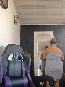 LaurenWelly  online show from March 14, 9:09 pm