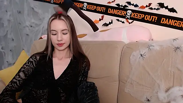 Snapshot of AmbrielHailey chatting on November 1, 10:28 am AmbrielHailey online show from November 1, 10:28 am