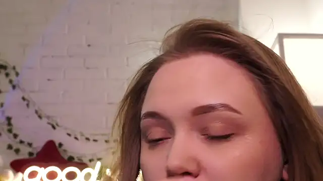 MonicaAsis online show from April 25, 6:27 pm