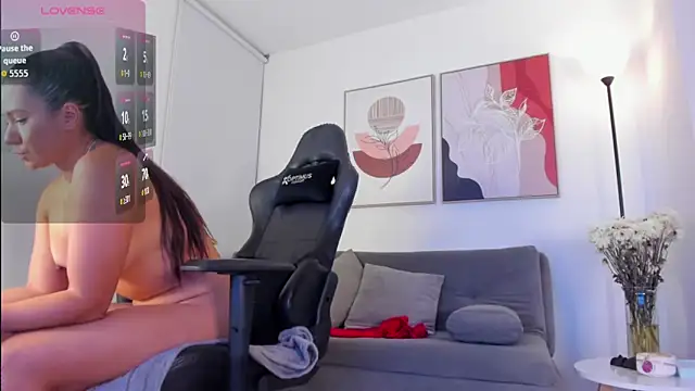 sofiiajones online show from February 15, 12:40 am