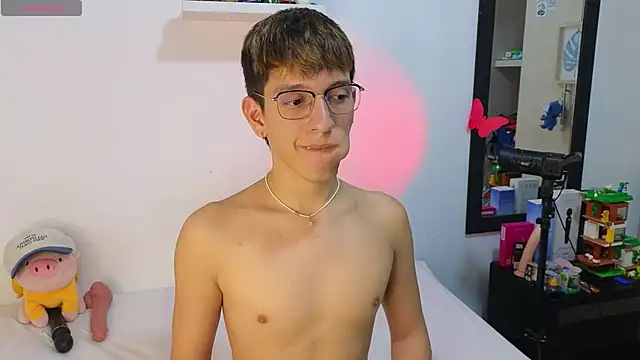 Snapshot of milky__boy_ chatting on June 6, 12:38 am milky boy online show from June 6, 12:38 am