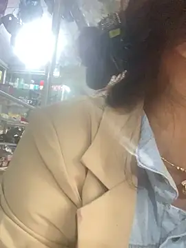 Snapshot of Cesywet chatting on February 23, 1:46 am Cesywet online show from February 23, 1:46 am