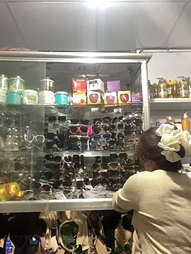 Snapshot of Cesywet chatting on February 24, 3:02 am Cesywet online show from February 24, 3:02 am