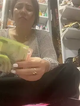 Snapshot of Cesywet chatting on February 26, 9:53 am Cesywet online show from February 26, 9:53 am