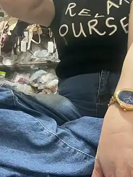 Snapshot of Cesywet chatting on February 28, 6:21 am Cesywet online show from February 28, 6:21 am