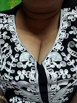 Snapshot of Rinki_Guptaa chatting on January 29, 2:32 pm Rinki Guptaa online show from January 29, 2:32 pm