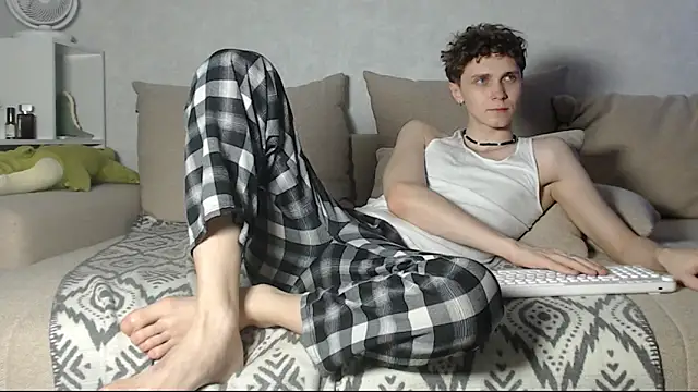 Snapshot of aqualidolly chatting on December 3, 4:14 am aqualidolly online show from December 3, 4:14 am