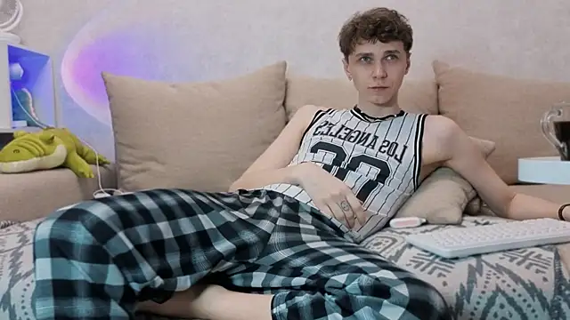 Snapshot of aqualidolly chatting on December 9, 11:56 pm aqualidolly online show from December 9, 11:56 pm