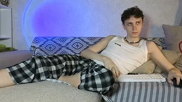 Snapshot of aqualidolly chatting on December 24, 4:11 am aqualidolly online show from December 24, 4:11 am