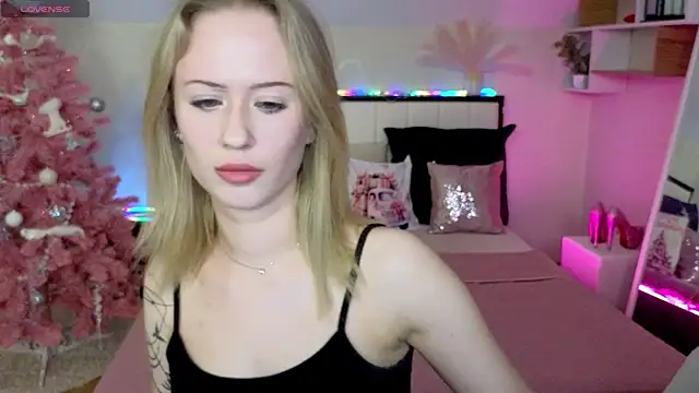 SashaBrooks online show from January 7, 7:05 pm