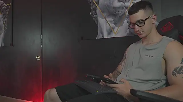 JacksonOlsenn online show from November 13, 8:30 pm