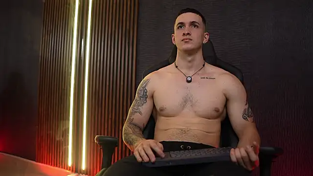 JacksonOlsenn online show from February 28, 9:38 pm