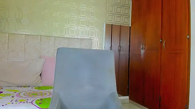 Snapshot of evelyn_wine chatting on December 27, 7:35 pm evelyn wine online show from December 27, 7:35 pm