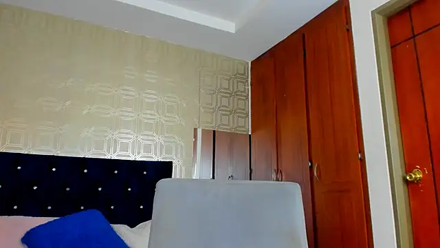 Snapshot of evelyn_wine chatting on February 28, 7:56 pm evelyn wine online show from February 28, 7:56 pm