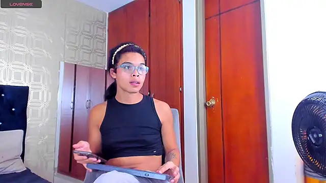 Snapshot of evelyn_wine chatting on March 8, 12:11 am evelyn wine online show from March 8, 12:11 am