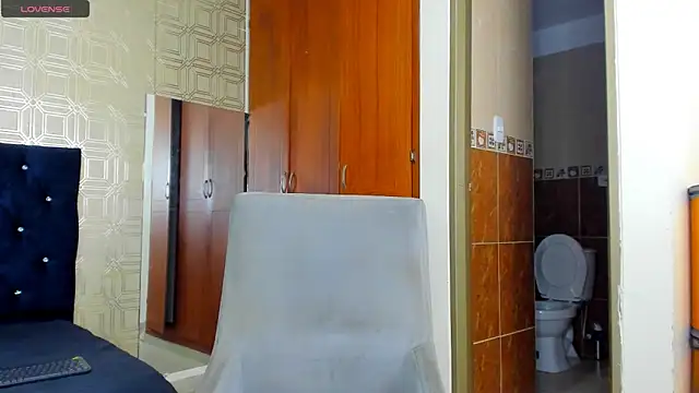 Snapshot of evelyn_wine chatting on March 10, 8:34 pm evelyn wine online show from March 10, 8:34 pm