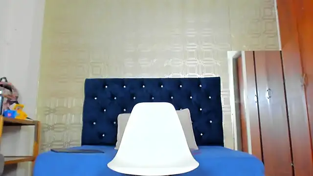 Snapshot of evelyn_wine chatting on March 22, 10:26 pm evelyn wine online show from March 22, 10:26 pm