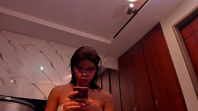 Snapshot of evelyn_wine chatting on September 25, 10:02 pm evelyn wine online show from September 25, 10:02 pm