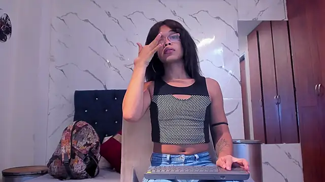 Snapshot of evelyn_wine chatting on September 27, 3:06 pm evelyn wine online show from September 27, 3:06 pm