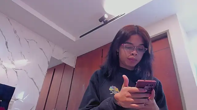 Snapshot of evelyn_wine chatting on October 13, 7:03 pm evelyn wine online show from October 13, 7:03 pm