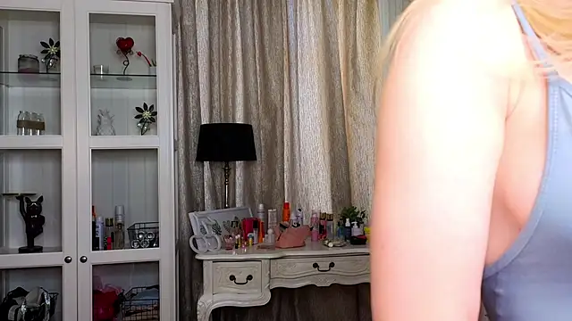 AnneFoxy online show from February 4, 7:14 am