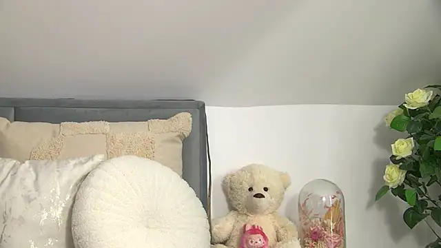 Snapshot of AngeliqueSkye chatting on October 23, 7:40 am AngeliqueSkye online show from October 23, 7:40 am