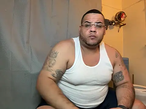 Snapshot of fatboyjayohh126 chatting on January 29, 3:44 am fatboyjayohh126 online show from January 29, 3:44 am