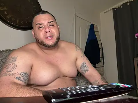 Snapshot of fatboyjayohh126 chatting on February 18, 8:16 am fatboyjayohh126 online show from February 18, 8:16 am