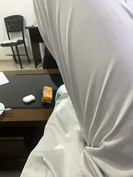 Snapshot of alex-riadh chatting on January 12, 7:21 pm alex-riadh online show from January 12, 7:21 pm