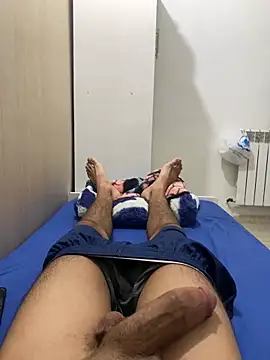 Snapshot of alex-riadh chatting on October 27, 10:47 pm alex-riadh online show from October 27, 10:47 pm