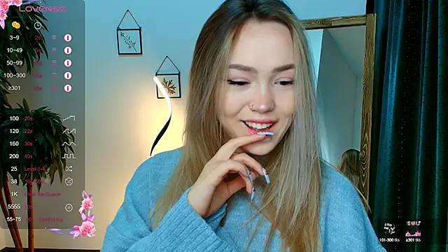 Snapshot of Evia_r0se chatting on December 4, 8:12 am Evia r0se online show from December 4, 8:12 am