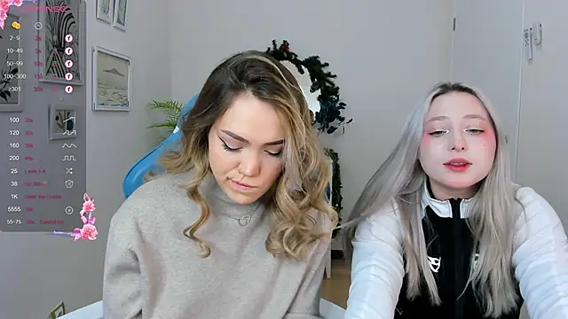 Snapshot of Evia_r0se chatting on December 13, 9:46 am Evia r0se online show from December 13, 9:46 am