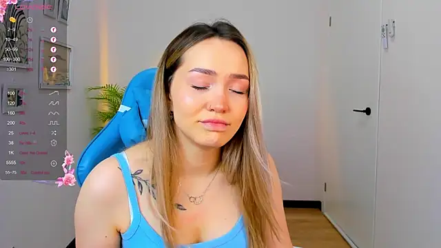 Snapshot of Evia_r0se chatting on December 19, 11:29 am Evia r0se online show from December 19, 11:29 am