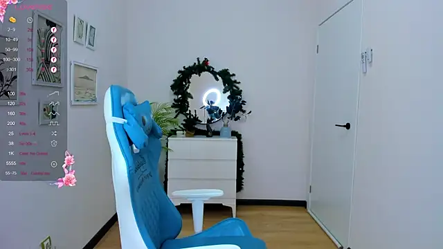 Snapshot of Evia_r0se chatting on December 20, 5:25 am Evia r0se online show from December 20, 5:25 am