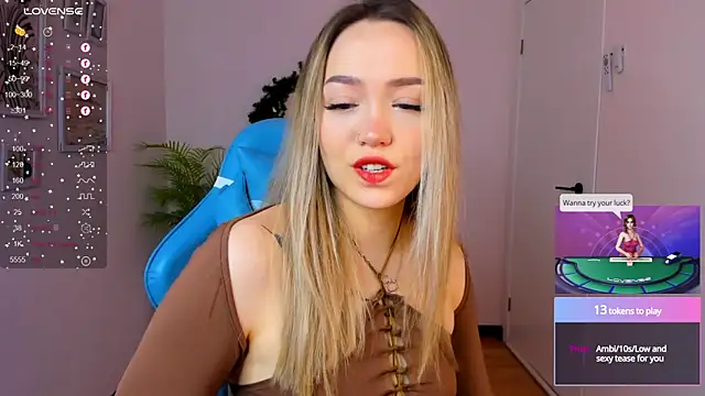 Snapshot of Evia_r0se chatting on December 29, 2:17 am Evia r0se online show from December 29, 2:17 am