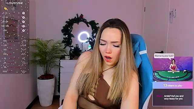 Snapshot of Evia_r0se chatting on December 29, 5:21 am Evia r0se online show from December 29, 5:21 am