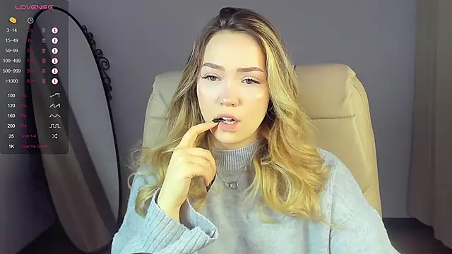 Snapshot of Evia_r0se chatting on January 18, 8:20 am Evia r0se online show from January 18, 8:20 am