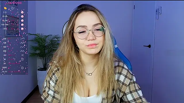 Snapshot of Evia_r0se chatting on February 5, 1:47 am Evia r0se online show from February 5, 1:47 am