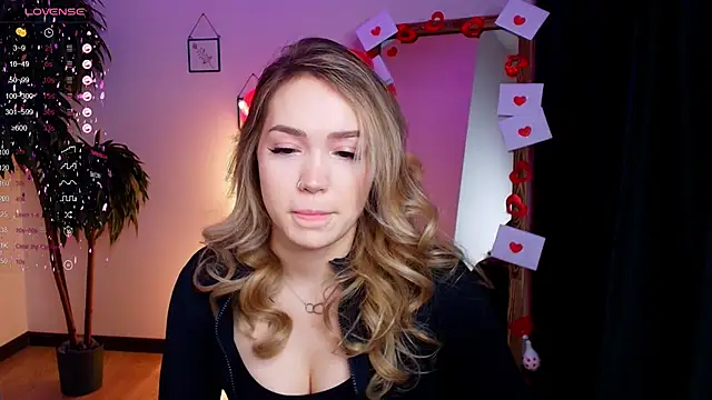 Snapshot of Evia_r0se chatting on February 12, 11:07 am Evia r0se online show from February 12, 11:07 am