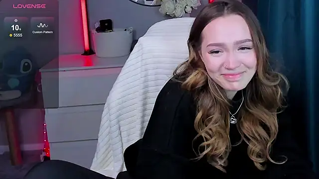 Snapshot of Evia_r0se chatting on October 8, 9:51 am Evia r0se online show from October 8, 9:51 am