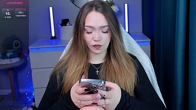 Snapshot of Evia_r0se chatting on October 18, 1:34 pm Evia r0se online show from October 18, 1:34 pm