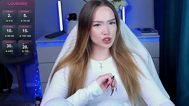 Snapshot of Evia_r0se chatting on October 26, 2:23 pm Evia r0se online show from October 26, 2:23 pm