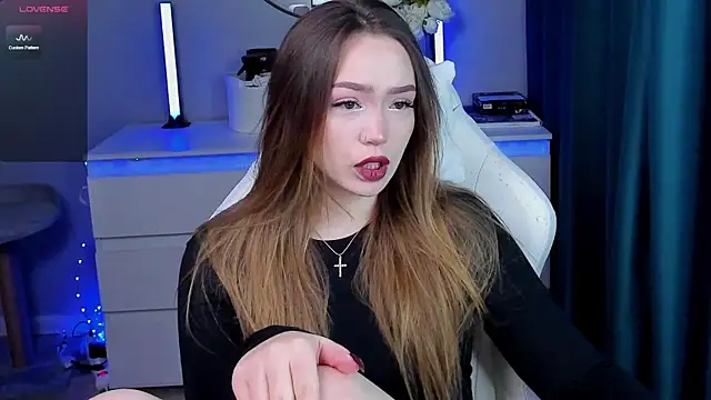 Snapshot of Evia_r0se chatting on November 4, 9:52 am Evia r0se online show from November 4, 9:52 am