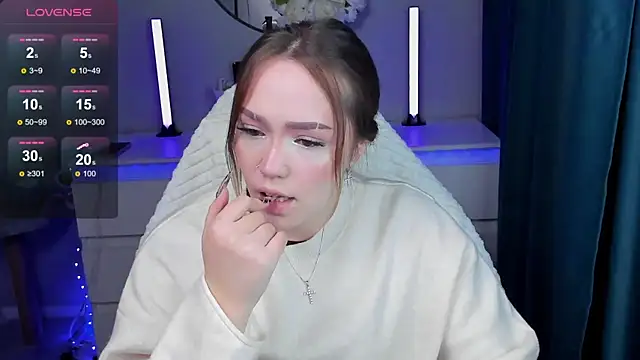 Snapshot of Evia_r0se chatting on December 2, 5:19 pm Evia r0se online show from December 2, 5:19 pm