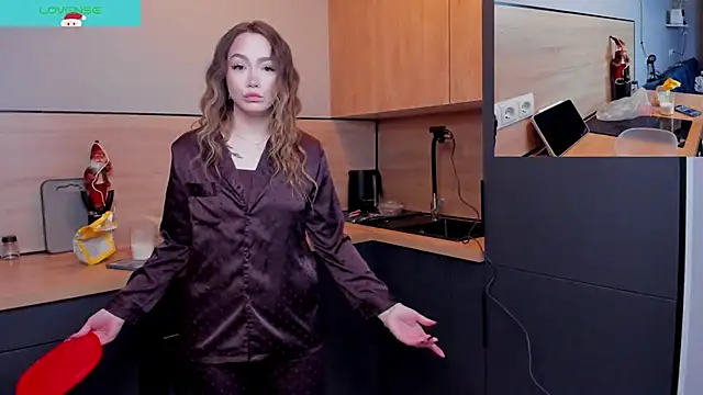 Snapshot of Evia_r0se chatting on December 19, 5:42 pm Evia r0se online show from December 19, 5:42 pm